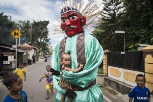 インドネシアでよく見かける巨人着ぐるみの正体・意味